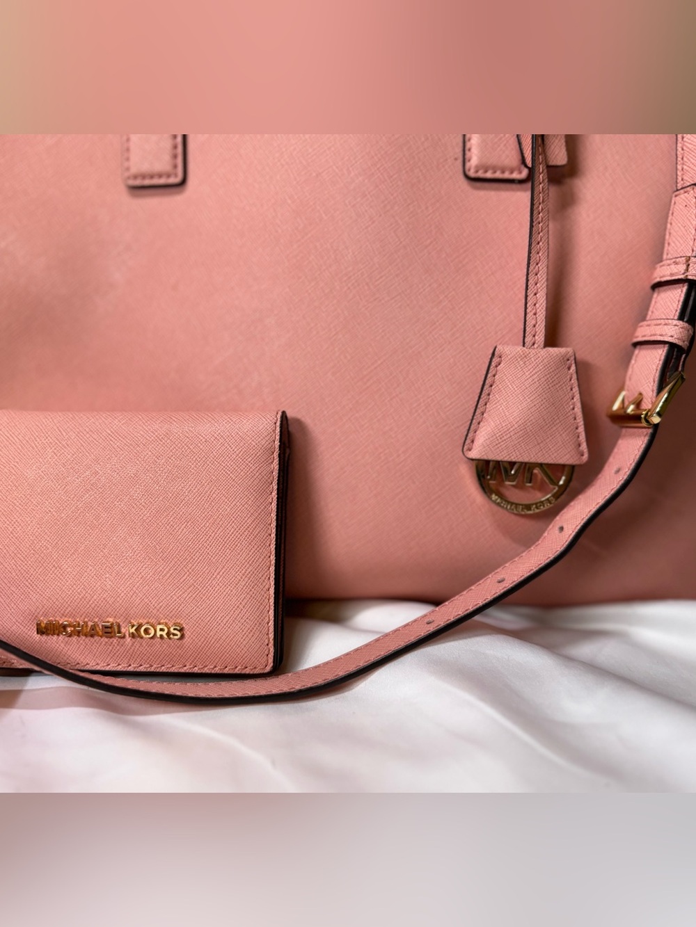 Michael Kors Pink Leather Tote with Crossbody Strap- and wallet - Picture 4 of 16